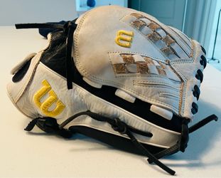 Used Wilson A950 BB/SB Glove RH Throw White 12 1/2"