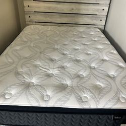 Queen Bedroom Set - $1,000 OBO - Must Sell This Weekend!