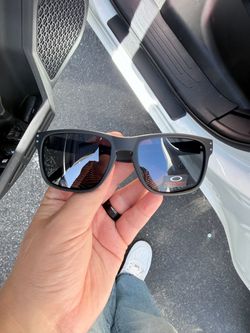Oakley black