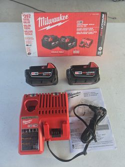 🔥$130 FIRM PRICE, NO NEGOTIABLE🔥 MILWAUKEE M18 18-Volt Lithium-Ion XC Kit with Two 5.0Ah Batteries & Charger.