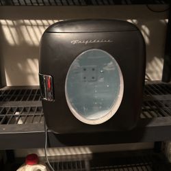 Mini fridge 