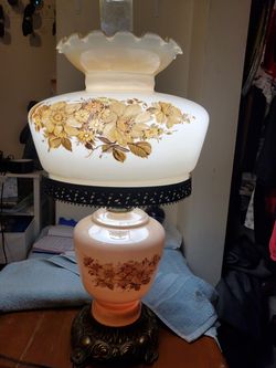 GWTW 1950s hand painted beautiful milk glass