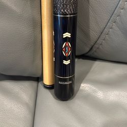Pool Cue 2 Set And Leather Carrying Bag
