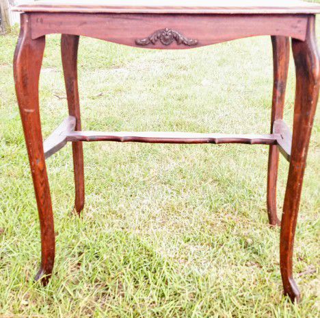 Antique Knoxville Tables Co. Wood Writing Table. Dark Finish And In Great Condition. 