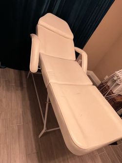 Facial bed