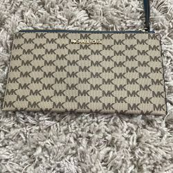 Michael Kors Brand New Clutch Never Used!