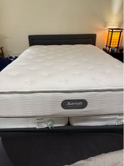 Marriott Hyde Park Plush Queen Mattress by Simmons - Excellent Condition - $525 OBO