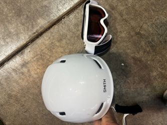 Smith Zoom Jr. ski/snowboard helmet with Smith goggles.