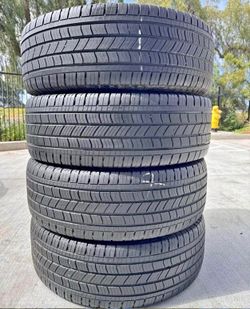 215/55/17 Michelin 📍📍 Selling a set of 4 tires with 80% tread life remaining 📍🌟