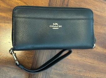 Coach black pebbled leather wristlet wallet for women’s
