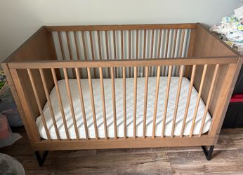 Noah convertible crib in Walnut and mattress