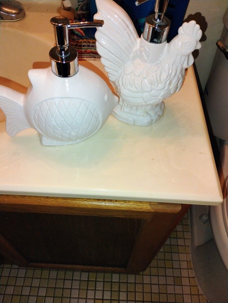 2 Ceramic Soap Dispenser Pickup Only Cash 