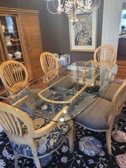 Beautiful dining room set with glass table and six chairs. Gotta Go This Weekend. All Offers Considered