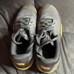 Kobe Mamba Focus Men's Basketball Shoes Size 9.5