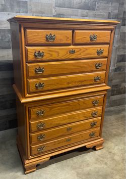 Stunning Solid Oak 6-Pull Chest of Drawers