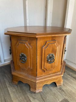 VINTAGE WOODEN SIDETABLE