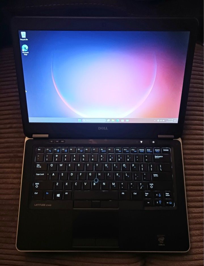 Dell Latitude UltraBook Laptop Intel Core i5 CPU 8GB RAM 256GB SSD Webcam Wi-Fi & Bluetooth Wireless Windows 11 Professional