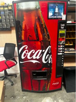 Vending Machine w/ Key – Ready to Use