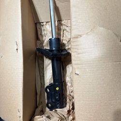 Genuine Hyundai front left strut assembly (part number 54651 C2500) made in the USA.Product DetailsBrand: Hyundai Genuine PartsPart Number: 54651 C250