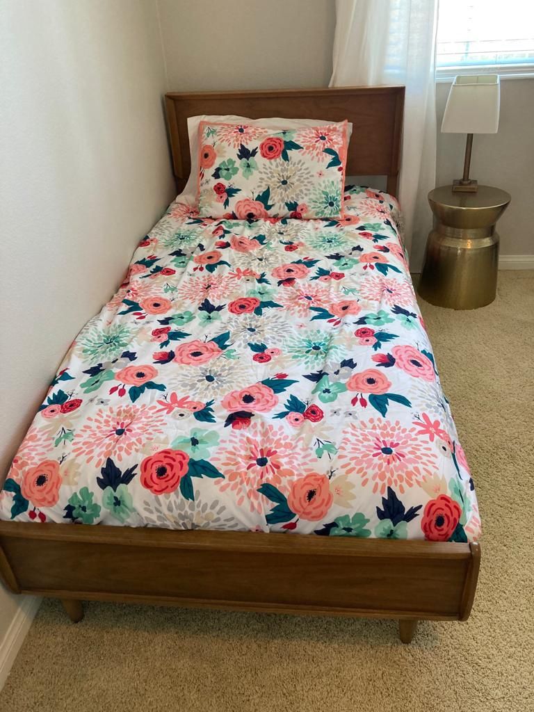 Twin size quilt and sham. Like new, never been used. $25