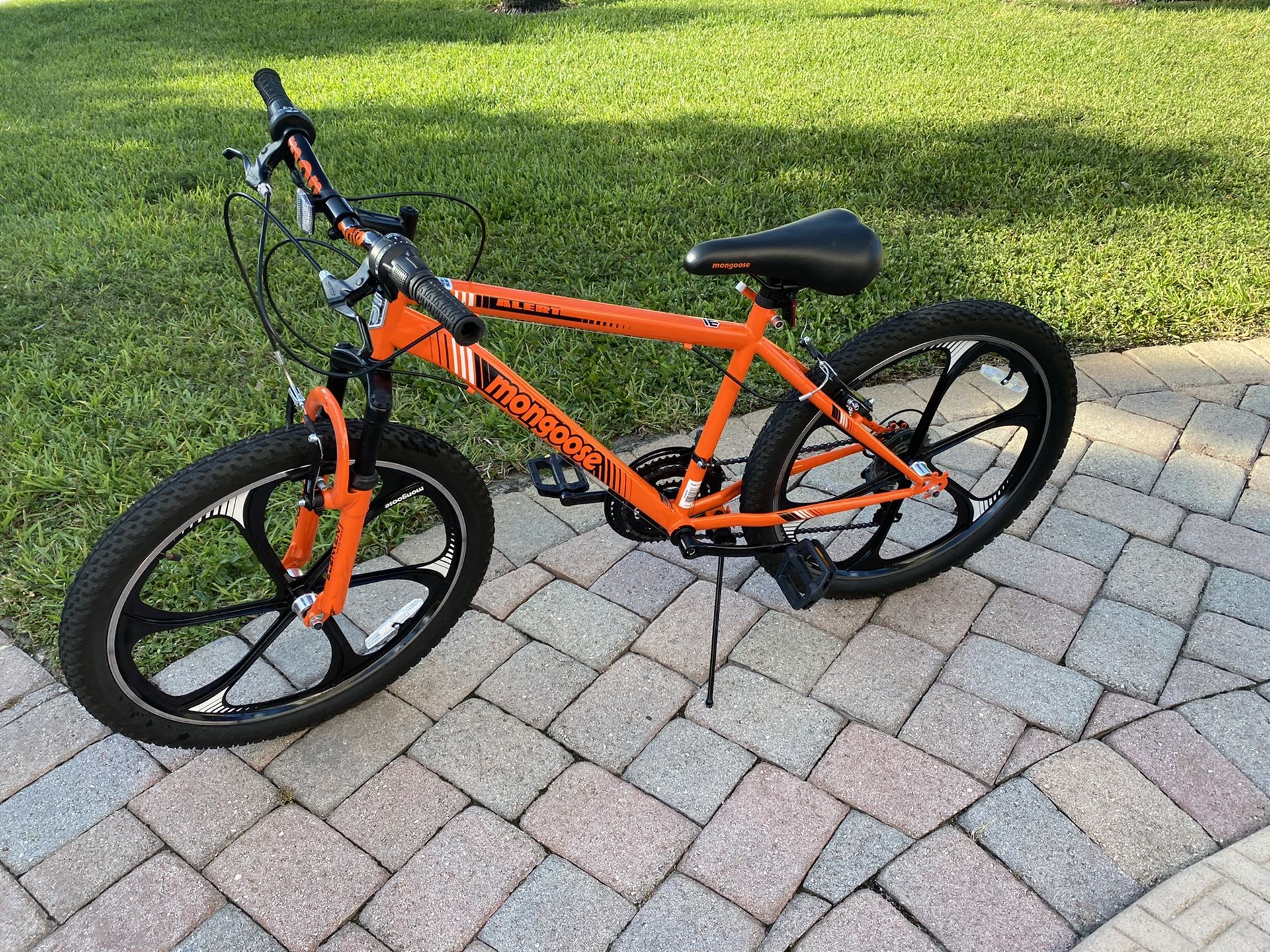 mongoose bike with mag wheels