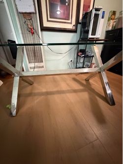 Glass dinning table