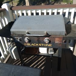 28" BLACKSTONE  GRIDDLE W COVER
