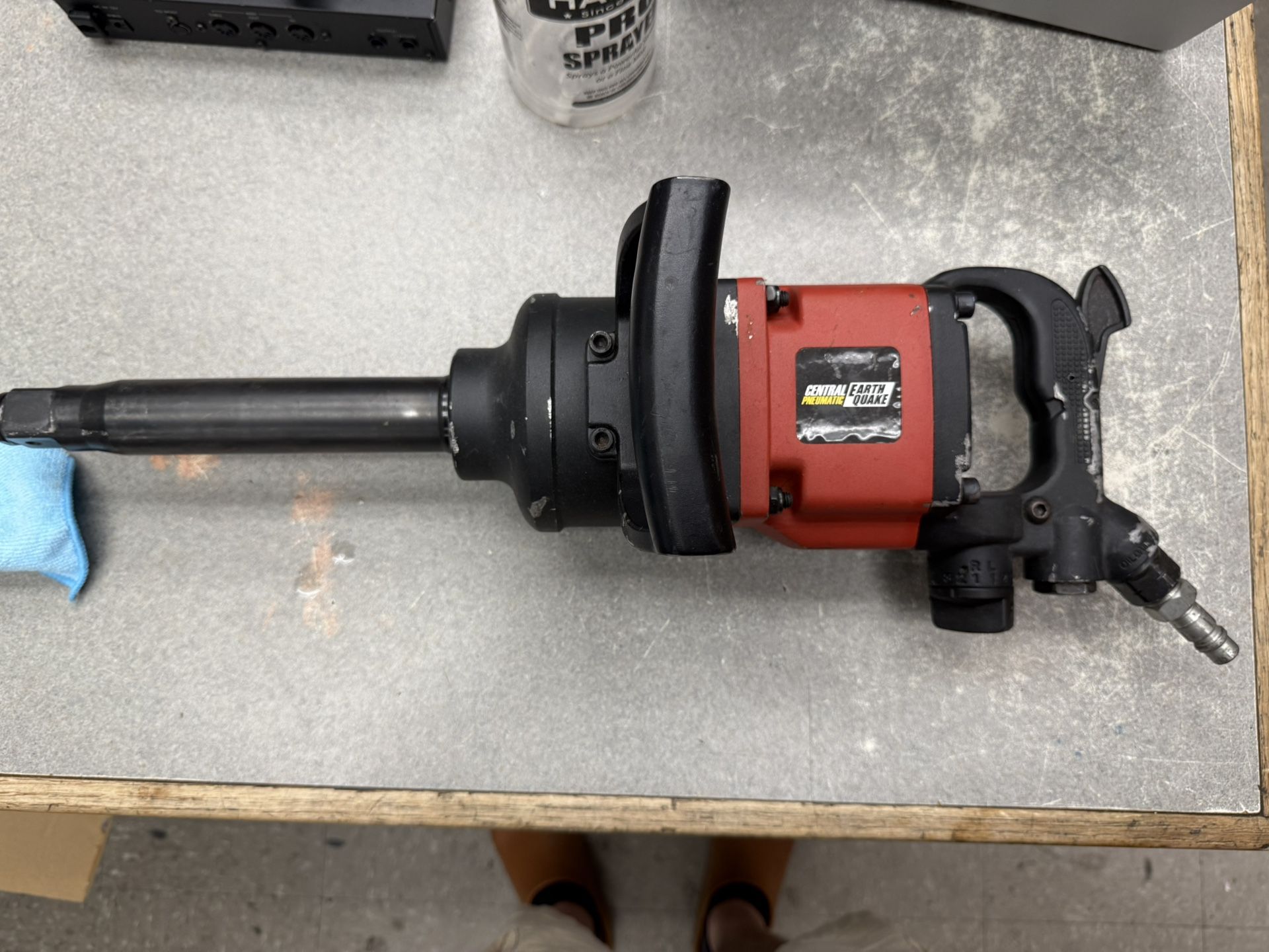 Central Pneumatic Earthquake 1” Professional Air Impact wrench