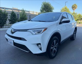 2018 Toyota Rav 4 XLE - TMU