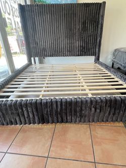 New 🛏️ LUXURY CHARCOAL GRAY CORDUROY KING PLATFORM BED – ONLY $575! 🔥  Finance with $0 down ⭐️ Same day delivery ⭐️