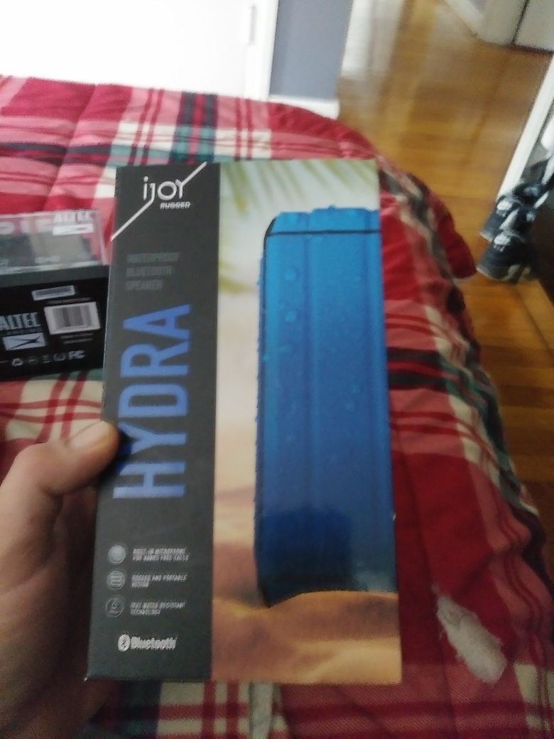 IJOY HYDRA WATERPROOF BLUETOOTH SPEAKER