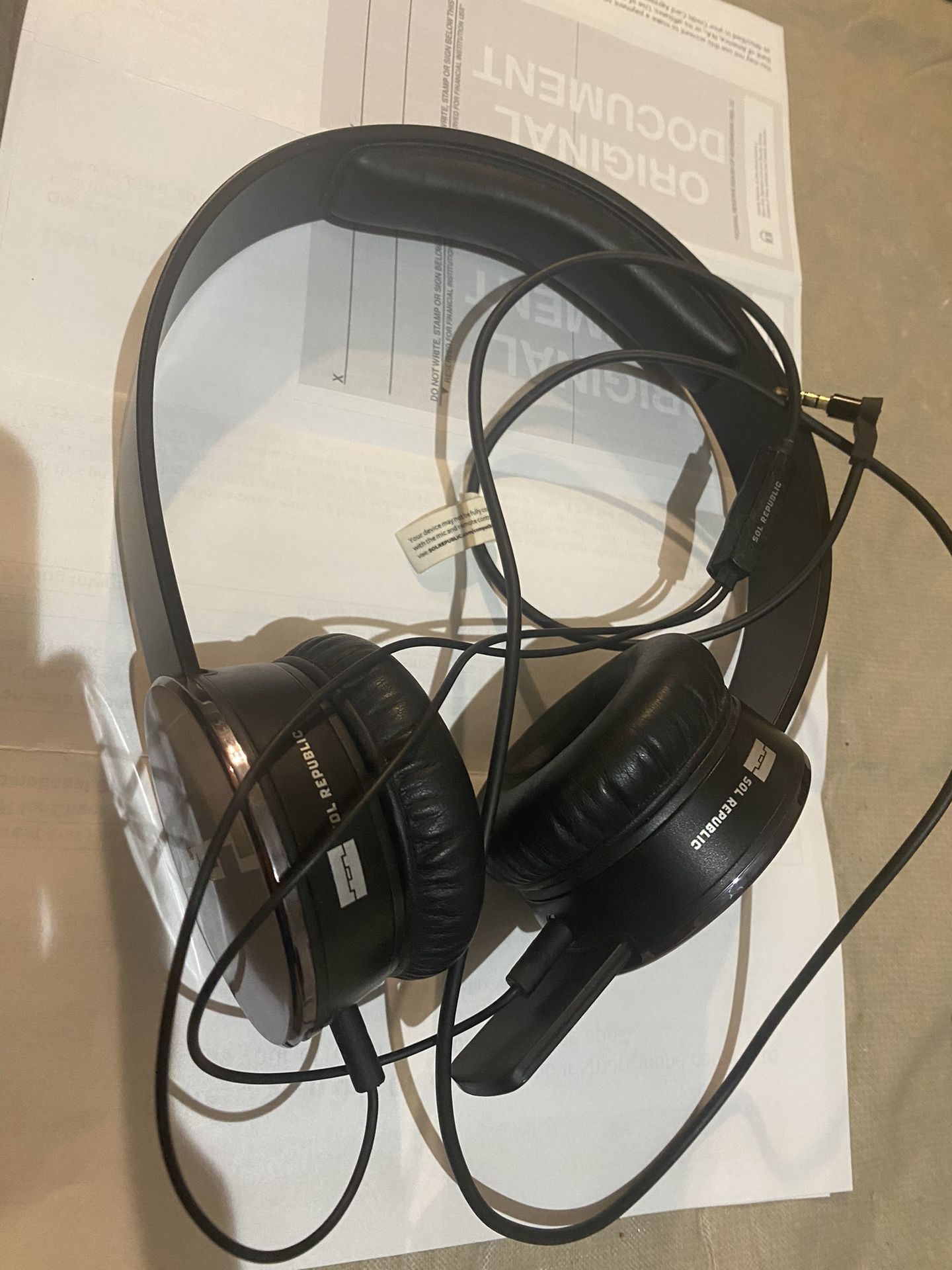 SOL REPUBLIC Headphone (used) $35 for Sale in San Antonio, TX - OfferUp