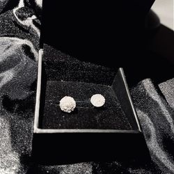 New 10k Gold Real Diamond Earrings 