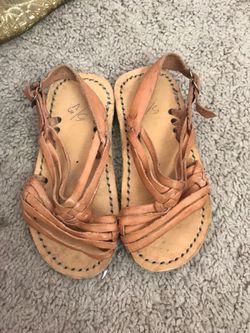 Size 6-7 toddler shoes