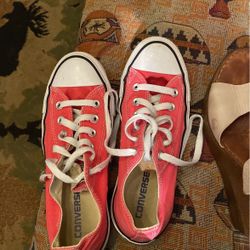 Converse Size 5 Men’s 7 Women’s