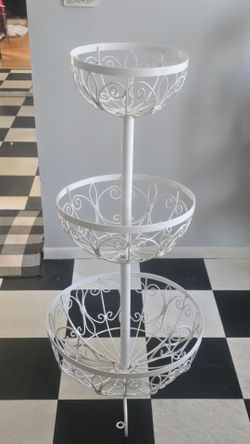 Metal Standing Fruit Vegetable Basket