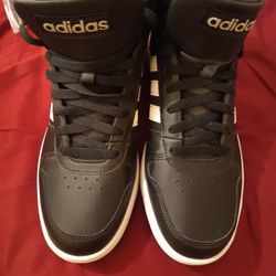 Adidas 9 1/2 $90