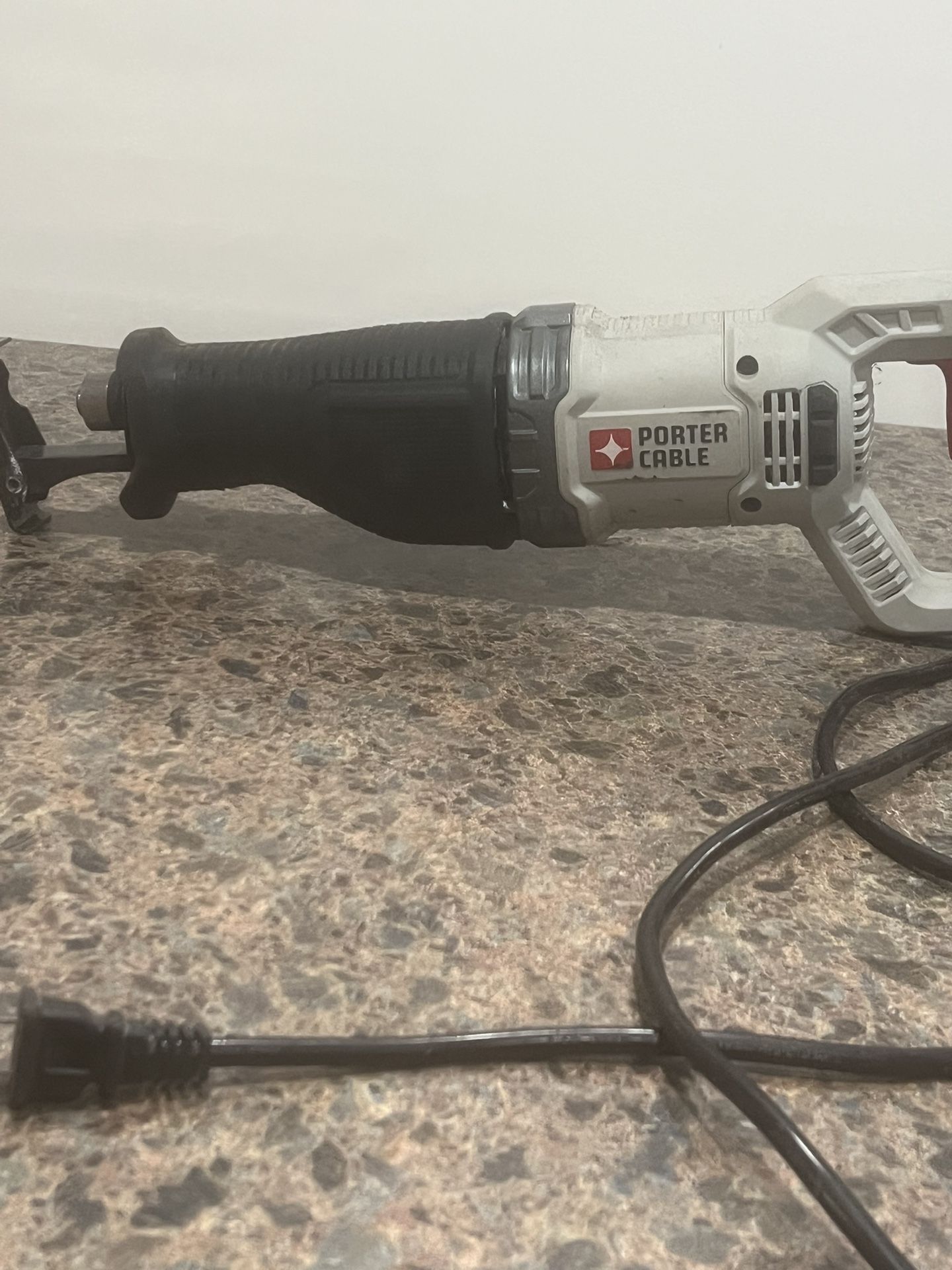 PORTER-CABLE PCE360 7-1/2 Amp Variable Speed Reciprocating. Pre owned in good with minor cosmetic blemishes. These blemishes are in the form of minor 