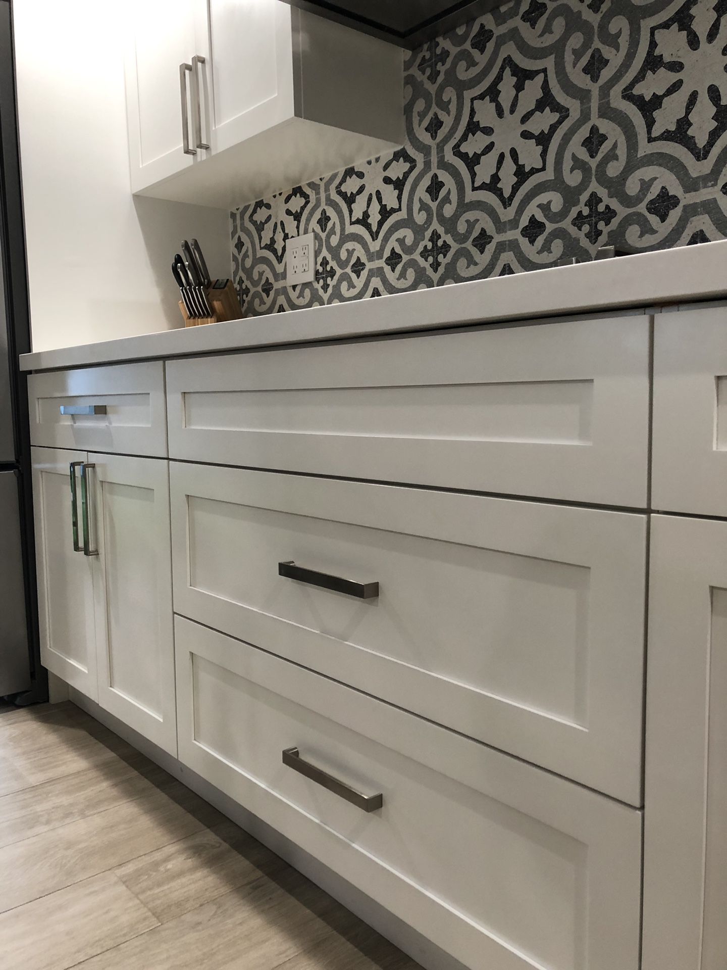Kitchen cabinet door pulls hardware