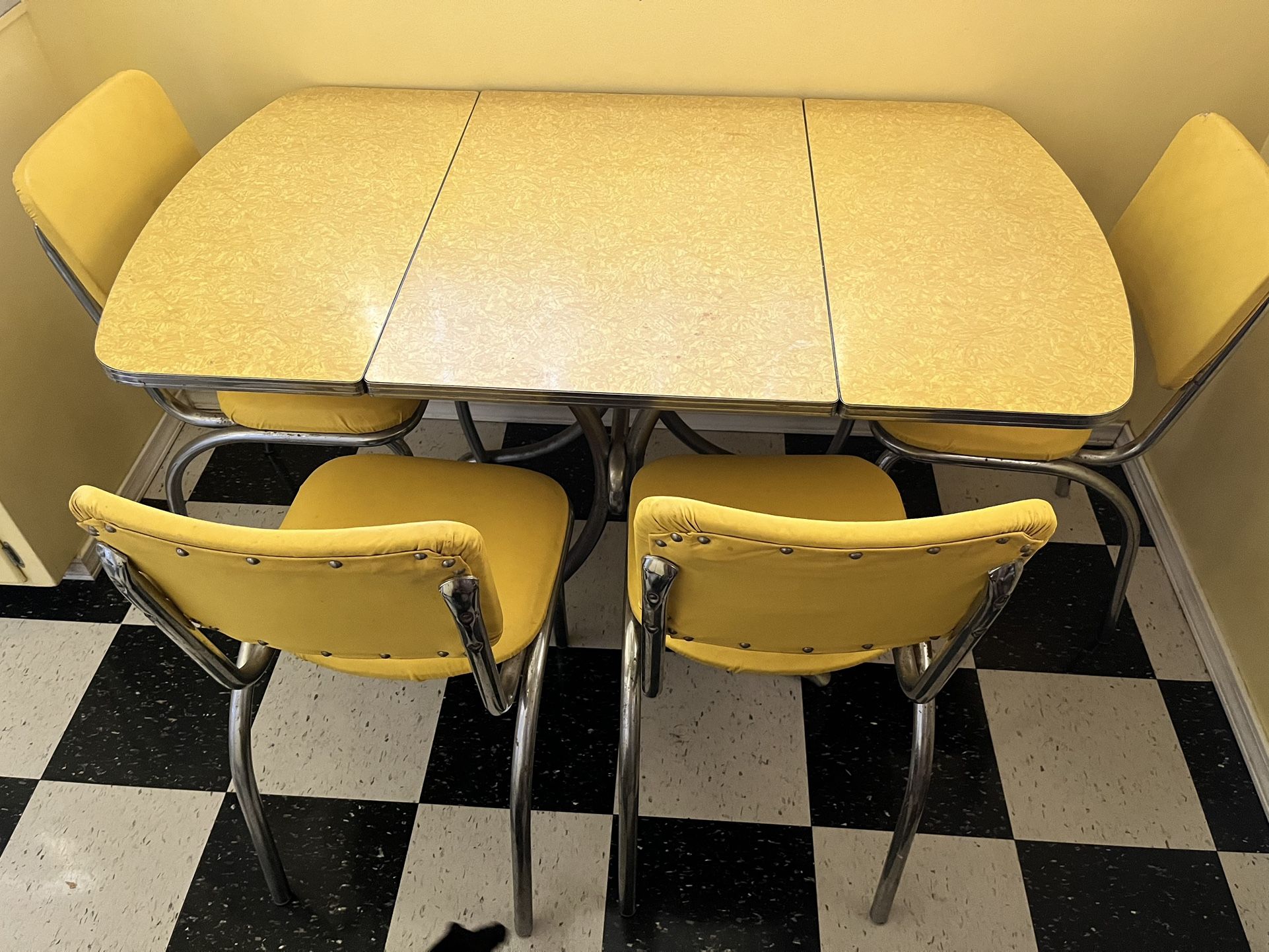 Vintage 50’s Table And Chairs