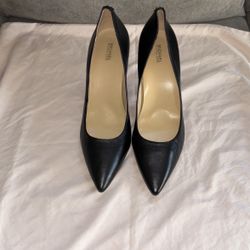 Size 12M Black Pumps