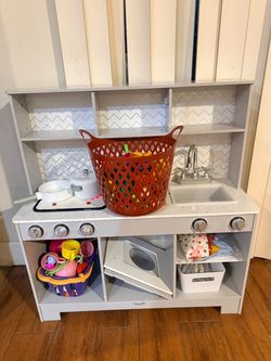 Melissa & Doug Play Kitchen