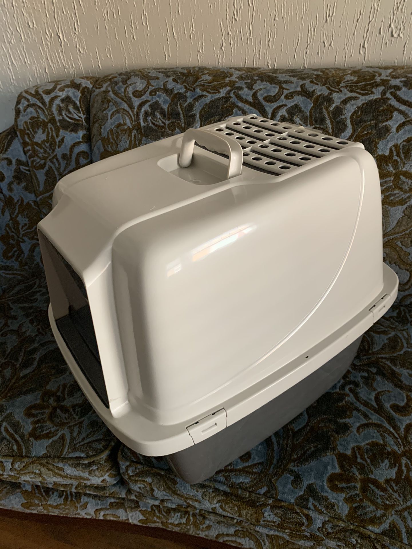 Large Enclosed Kitty Litter Box