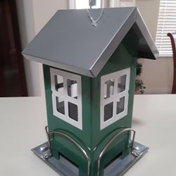 Brand New Outdoor Bird House  In Weeki Wachee Spring Hill