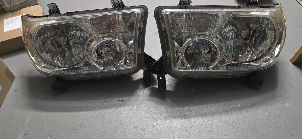2008-2017 Toyota Sequoia 2007-2013 Toyota Tundra OEM Used Headlights.