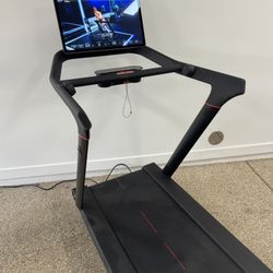 Peloton Treadmill w/ 24" Touchscreen
