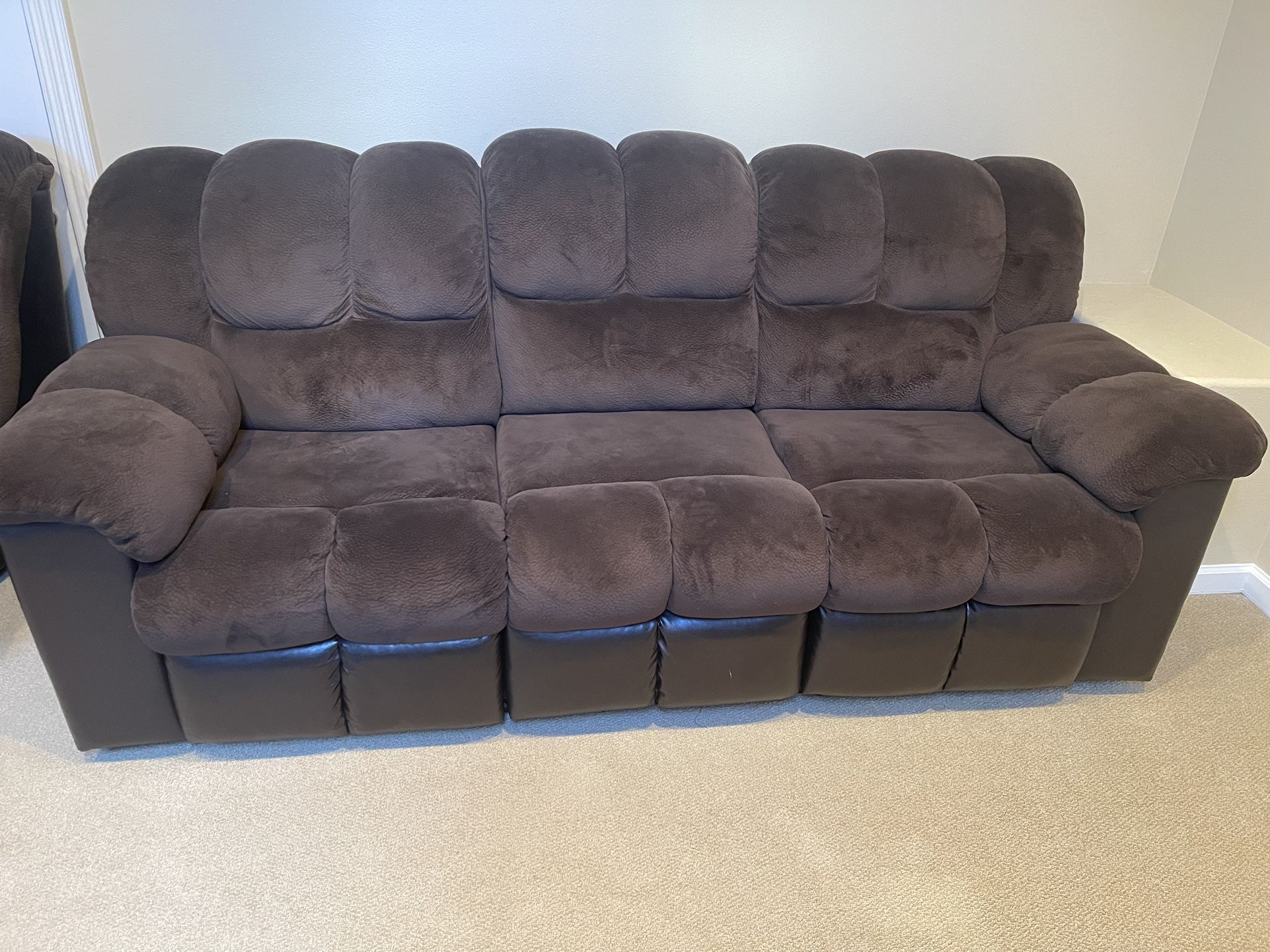 Chocolate Brown Reclining sectional In Excellent Condition
