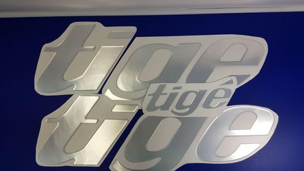 32’ tige boat decal