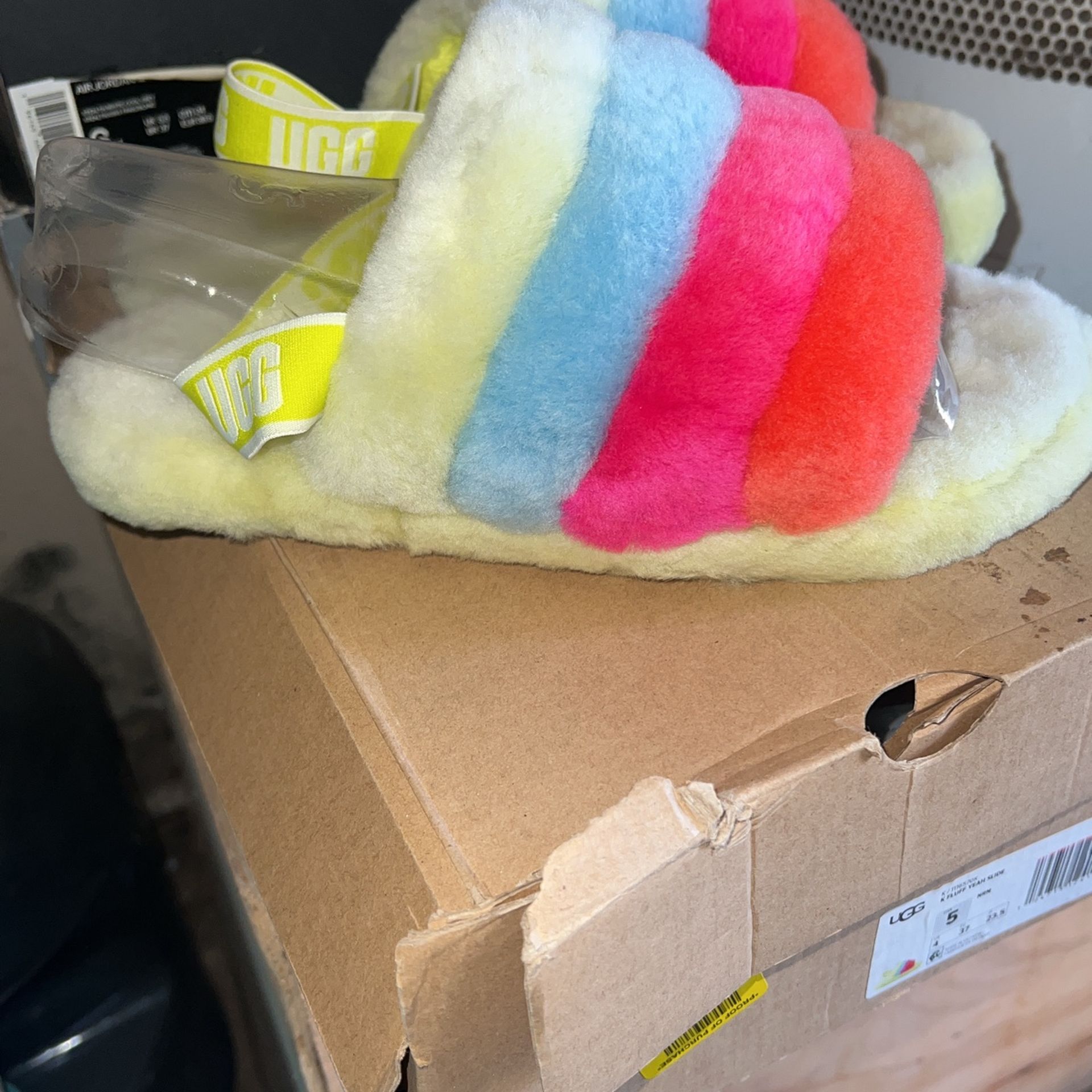 UGG