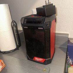 Milwaukee M12 Radio *bat not included*